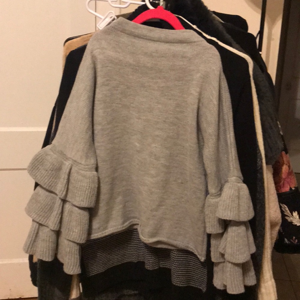 ruffle sleeves sweater cropped